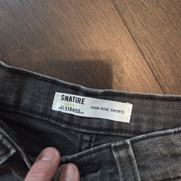 Signature by Levi Strauss Gray Jean Shorts - Picture 4 of 7